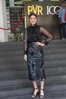Anushka Sharma feet photo thumbnail