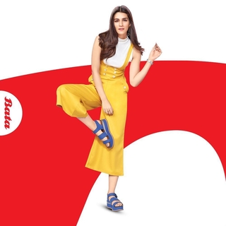 Kriti Sanon feet photo thumbnail