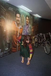 Anushka Sharma feet photo thumbnail