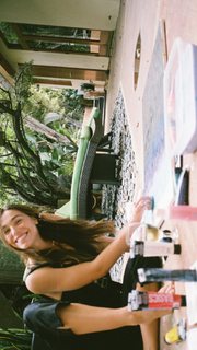 Alexis Ren feet photo thumbnail