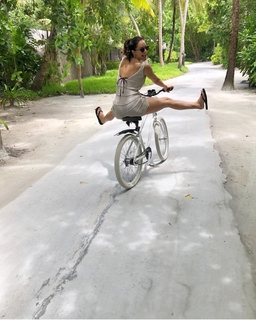 Katharine McPhee feet photo thumbnail