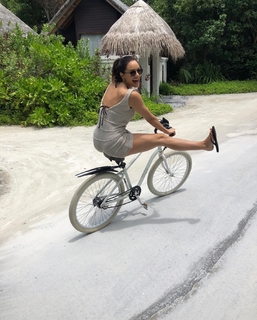 Katharine McPhee feet photo thumbnail
