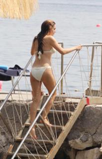 Kelly Brook feet photo thumbnail