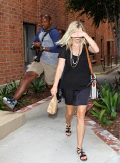 Reese Witherspoon feet photo thumbnail