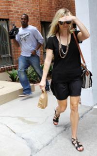 Reese Witherspoon feet photo thumbnail