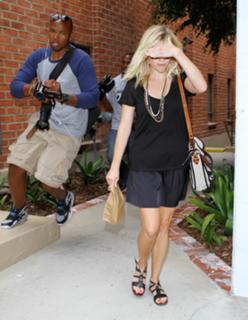 Reese Witherspoon feet photo thumbnail