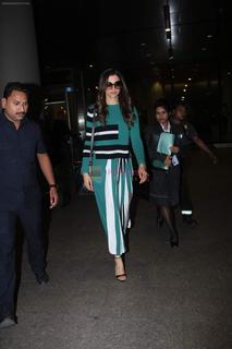 Deepika Padukone feet photo thumbnail
