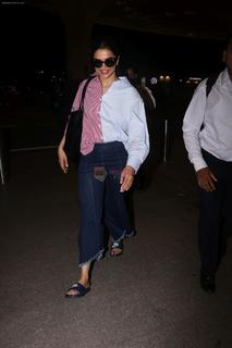 Deepika Padukone feet photo thumbnail