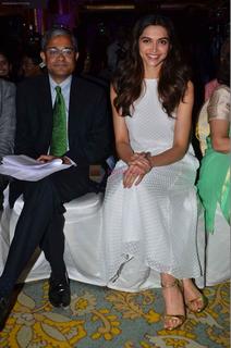 Deepika Padukone feet photo thumbnail