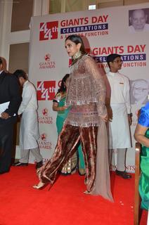 Deepika Padukone feet photo thumbnail