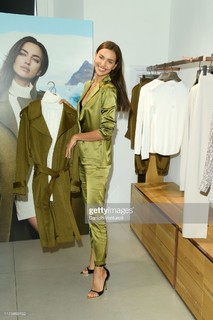 Irina Shayk feet photo thumbnail