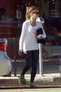 Kate Beckinsale feet photo thumbnail