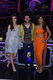 Kriti Sanon feet photo thumbnail