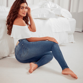 Juliana Paes feet photo thumbnail