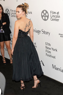 Scarlett Johansson feet photo thumbnail