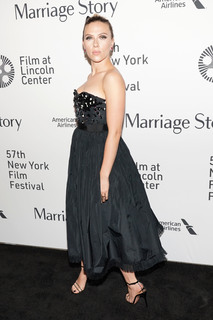 Scarlett Johansson feet photo thumbnail