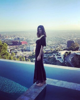 Alexandra Daddario feet photo thumbnail
