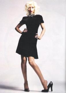 Christina Aguilera feet photo thumbnail