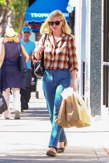 Kirsten Dunst feet photo thumbnail