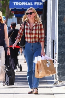 Kirsten Dunst feet photo thumbnail