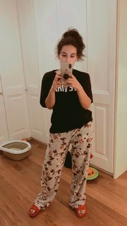 Kéfera Buchmann feet photo thumbnail