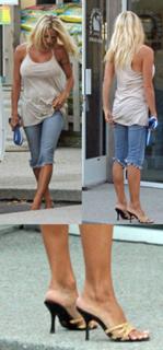 Pamela Anderson feet photo thumbnail
