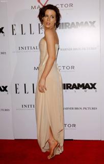 Kate Beckinsale feet photo thumbnail