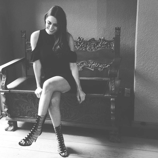 Tania Rincón feet photo thumbnail