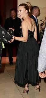 Scarlett Johansson feet photo thumbnail