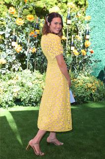 Mandy Moore feet photo thumbnail