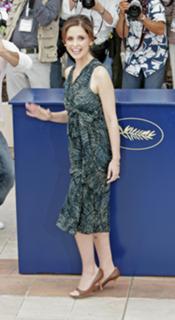 Sarah Michelle Gellar feet photo thumbnail