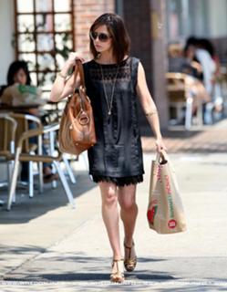 Sarah Michelle Gellar feet photo thumbnail