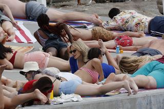 Kylie Minogue feet photo thumbnail