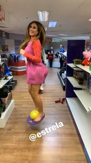 Nicole Bahls feet photo thumbnail