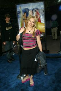 Hilary Duff feet photo thumbnail