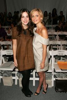 Sarah Michelle Gellar feet photo thumbnail