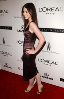 Michelle Trachtenberg feet photo thumbnail