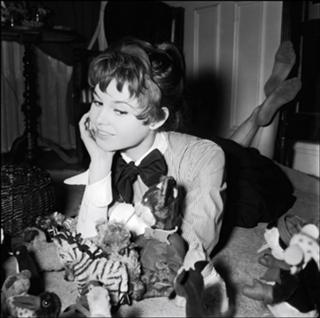 Brigitte Bardot feet photo thumbnail
