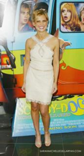 Sarah Michelle Gellar feet photo thumbnail