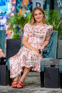 Natalie Portman feet photo thumbnail