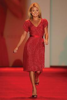 Kelly Ripa feet photo thumbnail