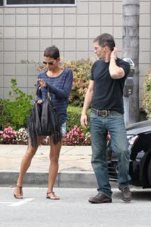 Halle Berry feet photo thumbnail
