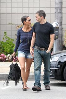 Halle Berry feet photo thumbnail