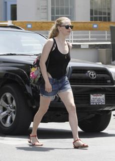 Amanda Seyfried feet photo thumbnail