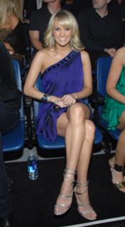 Carrie Underwood feet photo thumbnail