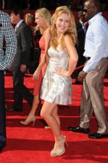 Tara Lipinski feet photo thumbnail