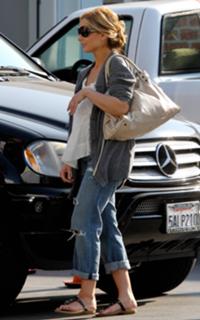 Sarah Michelle Gellar feet photo thumbnail