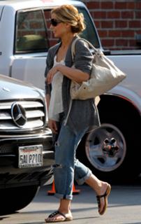 Sarah Michelle Gellar feet photo thumbnail