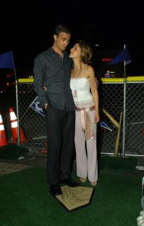 Sarah Michelle Gellar feet photo thumbnail