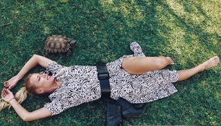 Nicole Neumann feet photo thumbnail